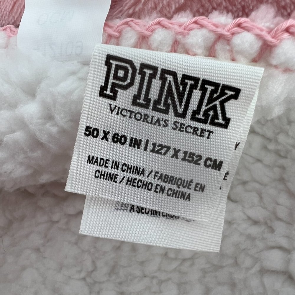 Victoria's Secret PINK Cozy Plush Blanket Pink White Linear Script 50x60 in NWOT - Picture 9 of 9